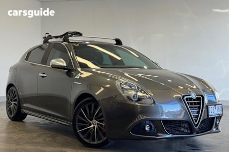 Grey 2013 Alfa Romeo Giulietta Hatchback Quad Verde
