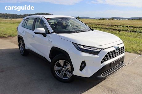 White 2023 Toyota RAV4 Wagon GX