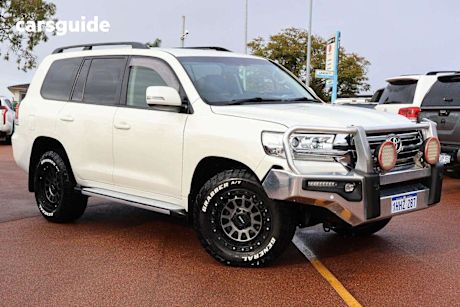 White 2017 Toyota Landcruiser Wagon ALTITUDE 4X4