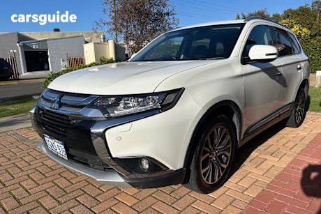 White 2017 Mitsubishi Outlander Wagon Exceed (4X4)