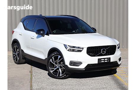 White 2022 Volvo XC40 Wagon T5 R-Design (awd)