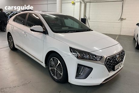 White 2021 Hyundai Ioniq Hatchback Plug-IN Hybrid Premium