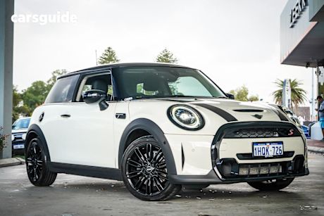 White 2022 Mini Cooper Hatchback S Classic 3D Hatch