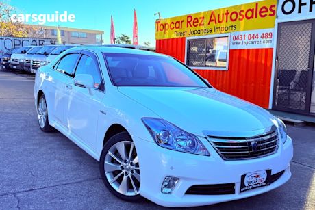 White 2012 Toyota Crown Sedan Majesta (hybrid)