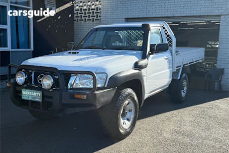 White 2011 Nissan Patrol Leaf Cab Chassis DX (4X4)