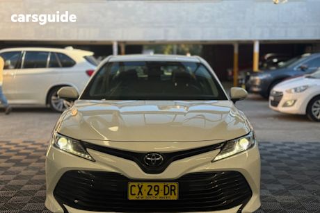 White 2018 Toyota Camry Sedan Ascent