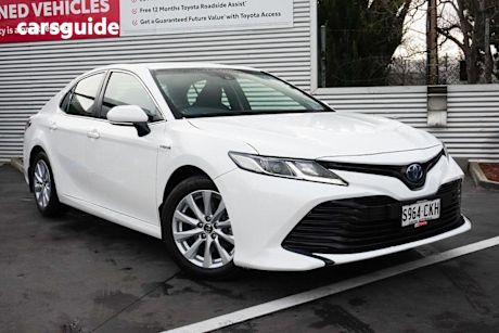 White 2018 Toyota Camry Sedan ASCENT F
