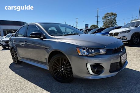 Grey 2017 Mitsubishi Lancer Sedan Black Edition (es)