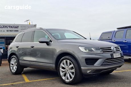 Grey 2016 Volkswagen Touareg Wagon 150 TDI Element