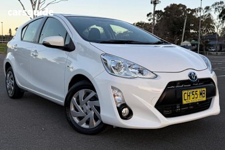 White 2015 Toyota Prius-C Hatchback Hybrid