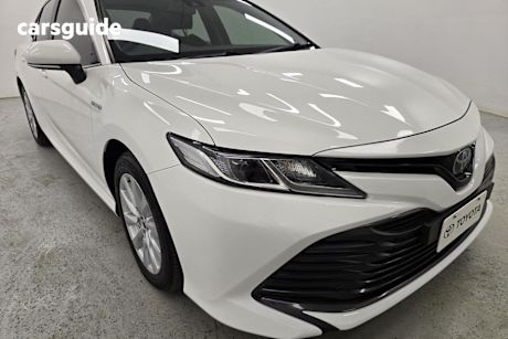White 2019 Toyota Camry Sedan Ascent (hybrid)