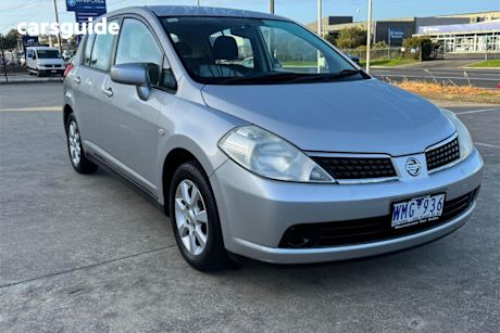 Silver 2008 Nissan Tiida Hatchback ST-L