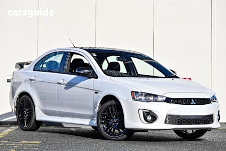 White 2017 Mitsubishi Lancer Sedan Black Edition (es)