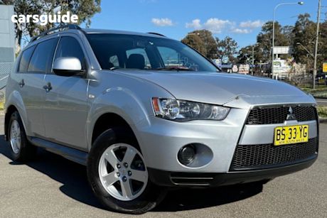 Silver 2011 Mitsubishi Outlander Wagon LS
