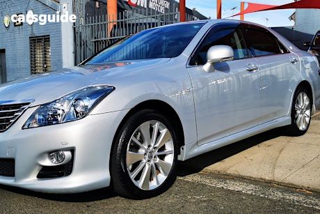 Silver 2008 Toyota Crown Sedan Hybrid