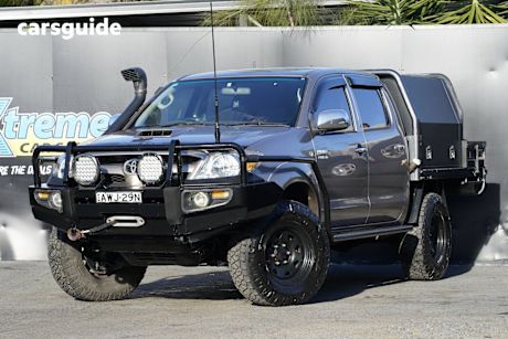 Gold 2005 Toyota Hilux Dual Cab Pick-up SR5 (4X4)