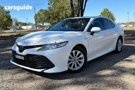 White 2019 Toyota Camry Sedan Ascent (hybrid)