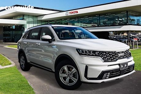 White 2023 Kia Sorento SUV S 4X4