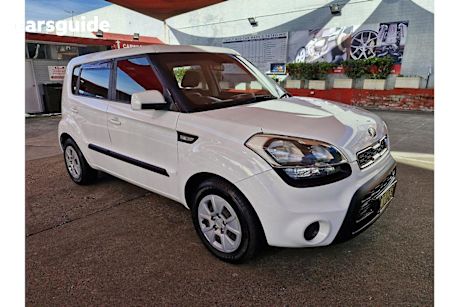 White 2012 Kia Soul Hatchback
