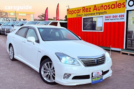 White 2010 Toyota Crown Sedan Majesta (hybrid)