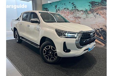 White 2022 Toyota Hilux Double Cab Pick Up Sr5 (4X4)