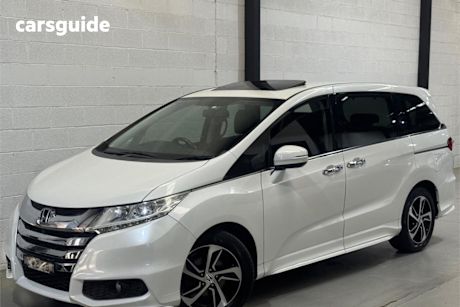White 2015 Honda Odyssey Wagon VTI-L