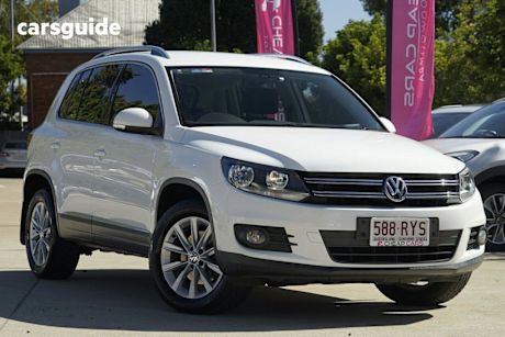 White 2011 Volkswagen Tiguan Wagon 125 TSI