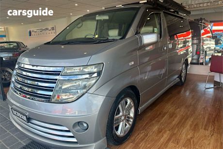 Silver 2009 Nissan Elgrand Wagon