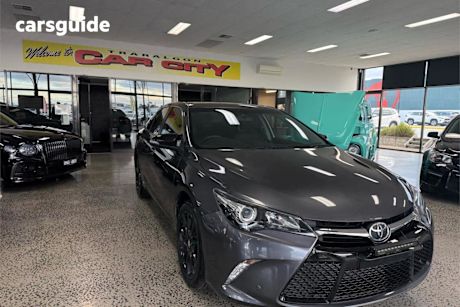 Grey 2017 Toyota Camry Sedan RZ S.e.