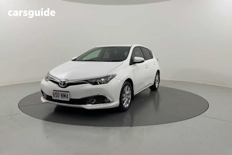 White 2017 Toyota Corolla Hatchback Ascent Sport