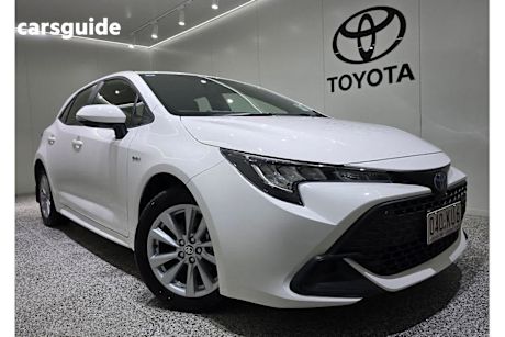 White 2024 Toyota Corolla Hatch ASCENT SPORT HYBRID F