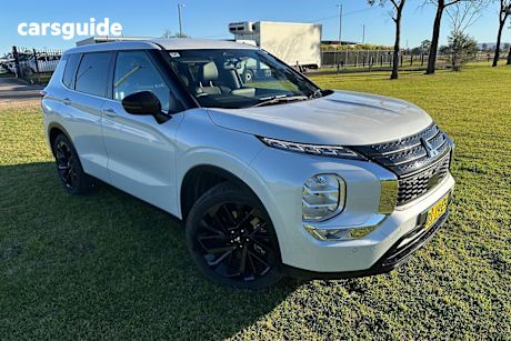 White 2024 Mitsubishi Outlander Wagon Black Edition 7 Seat (2WD)
