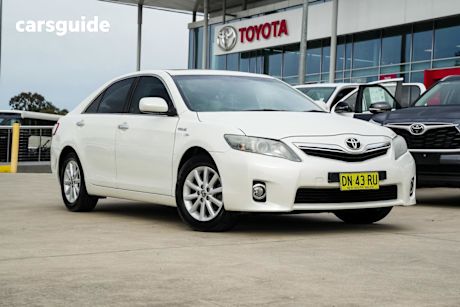 White 2011 Toyota Camry Sedan Luxury Hybrid