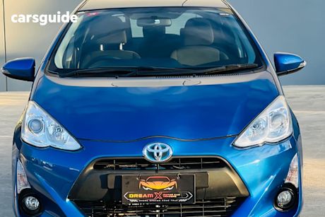 Blue 2016 Toyota Prius-C Hatchback Hybrid