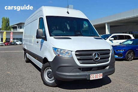 White 2025 Mercedes-Benz Sprinter Commercial 315CDI R