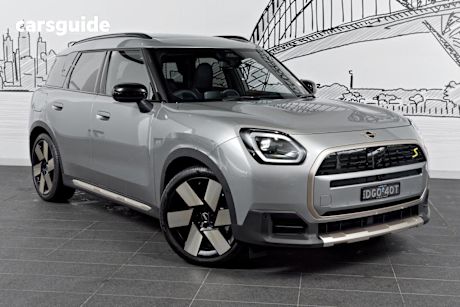 Silver 2024 Mini Countryman Wagon SE ALL4 Favoured (bev)
