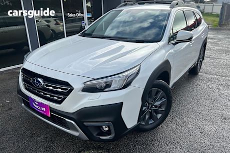White 2023 Subaru Outback Wagon AWD