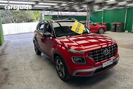 Red 2022 Hyundai Venue Wagon Elite (denim) TWO-Tone Roof