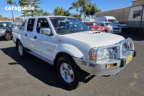 White 2014 Nissan Navara Dual Cab Pick-up ST-R (4X4)