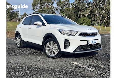 White 2024 Kia Stonic Wagon S F