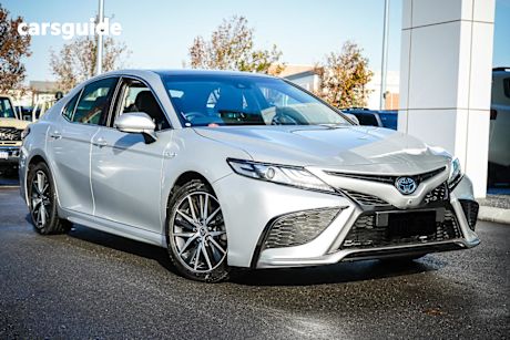 Silver 2023 Toyota Camry Sedan SL Hybrid