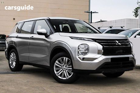Silver 2025 Mitsubishi Outlander Wagon ES 4X4