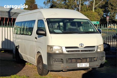 White 2006 Toyota Hiace Bus Commuter