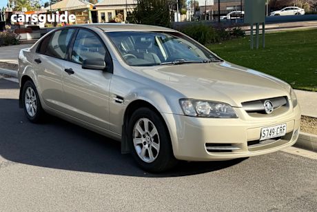 Gold 2006 Holden Commodore Sedan Omega