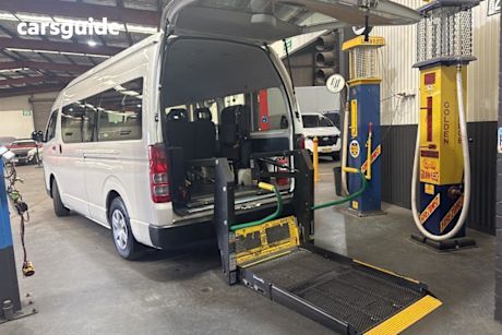 White 2018 Toyota Hiace Bus Commuter