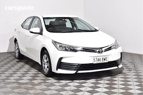 White 2018 Toyota Corolla Sedan ASCENT F
