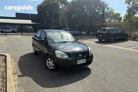 Black 2005 Kia RIO Sedan