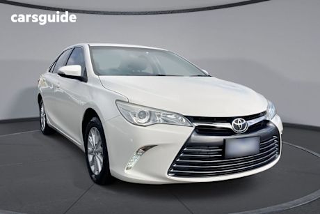White 2015 Toyota Camry Sedan Altise