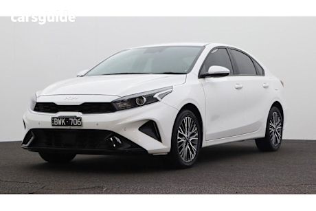 White 2022 Kia Cerato Sedan Sport+