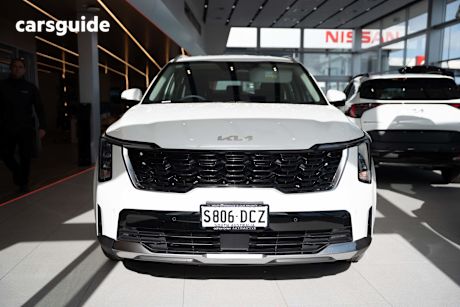 White 2025 Kia Sorento Wagon S 7 Seat